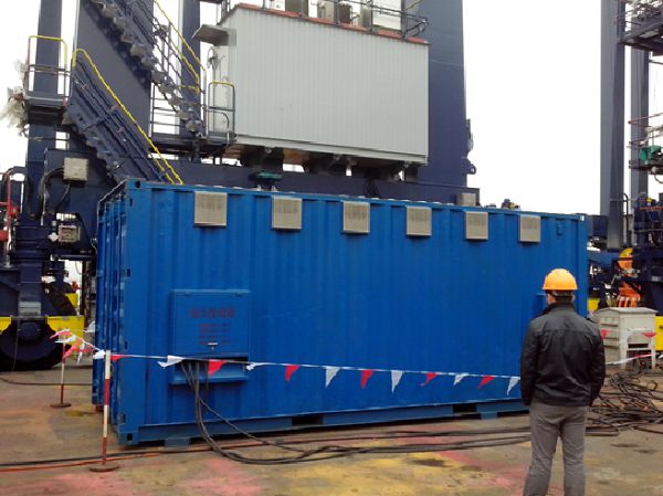 振華港機(jī)800KVA移動(dòng)岸電電源現(xiàn)場.jpg